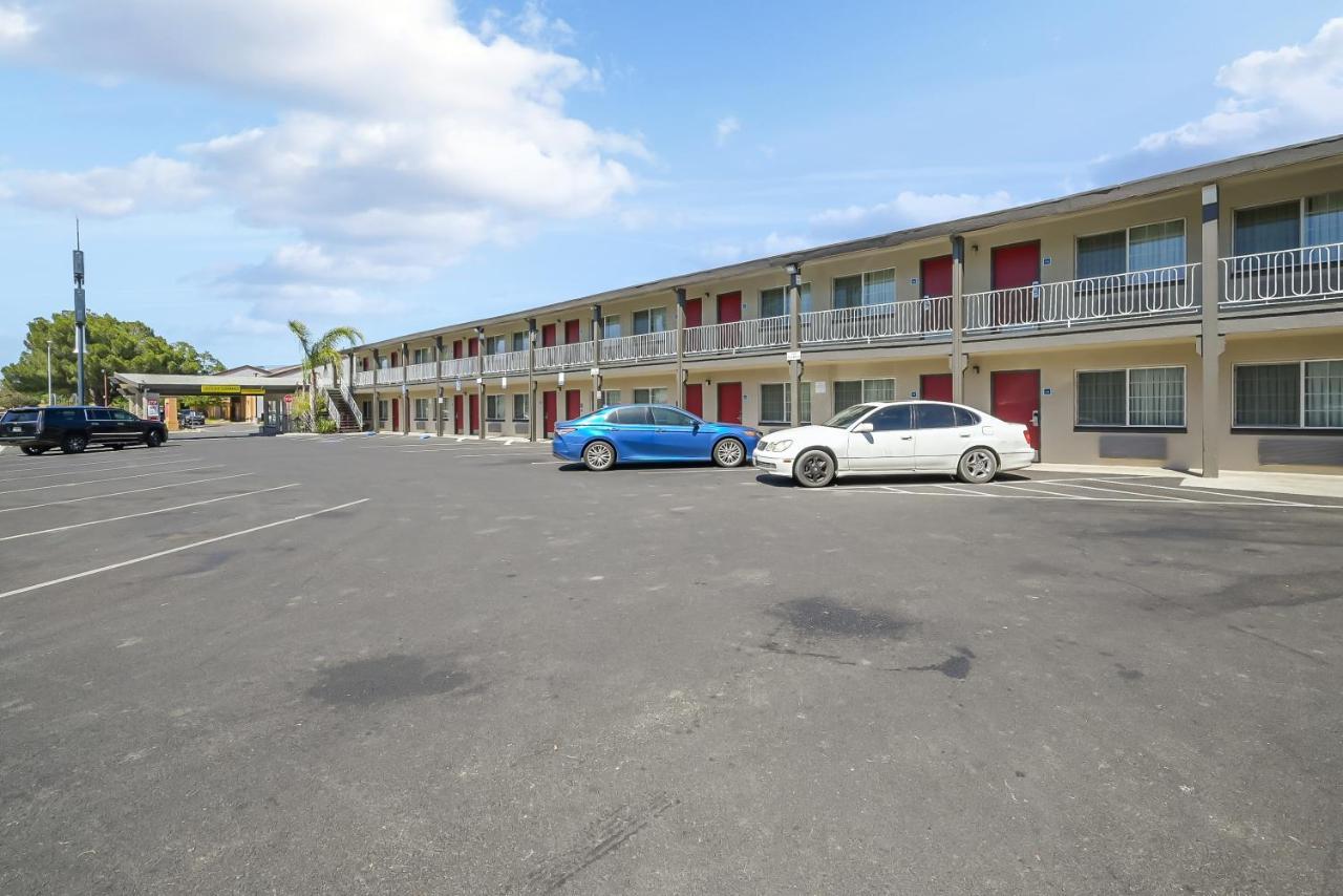 Econo Lodge Woodland Near I-5 Екстер'єр фото