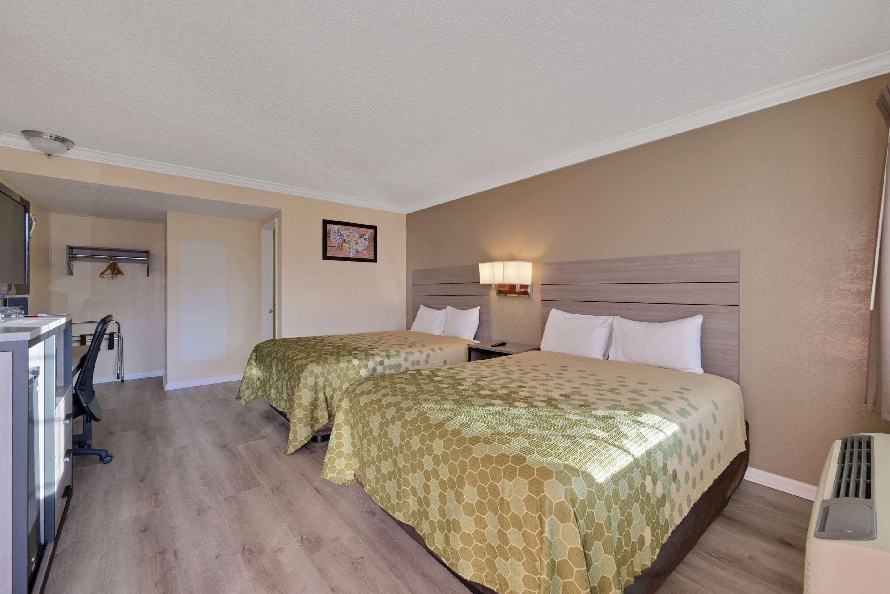 Econo Lodge Woodland Near I-5 Екстер'єр фото