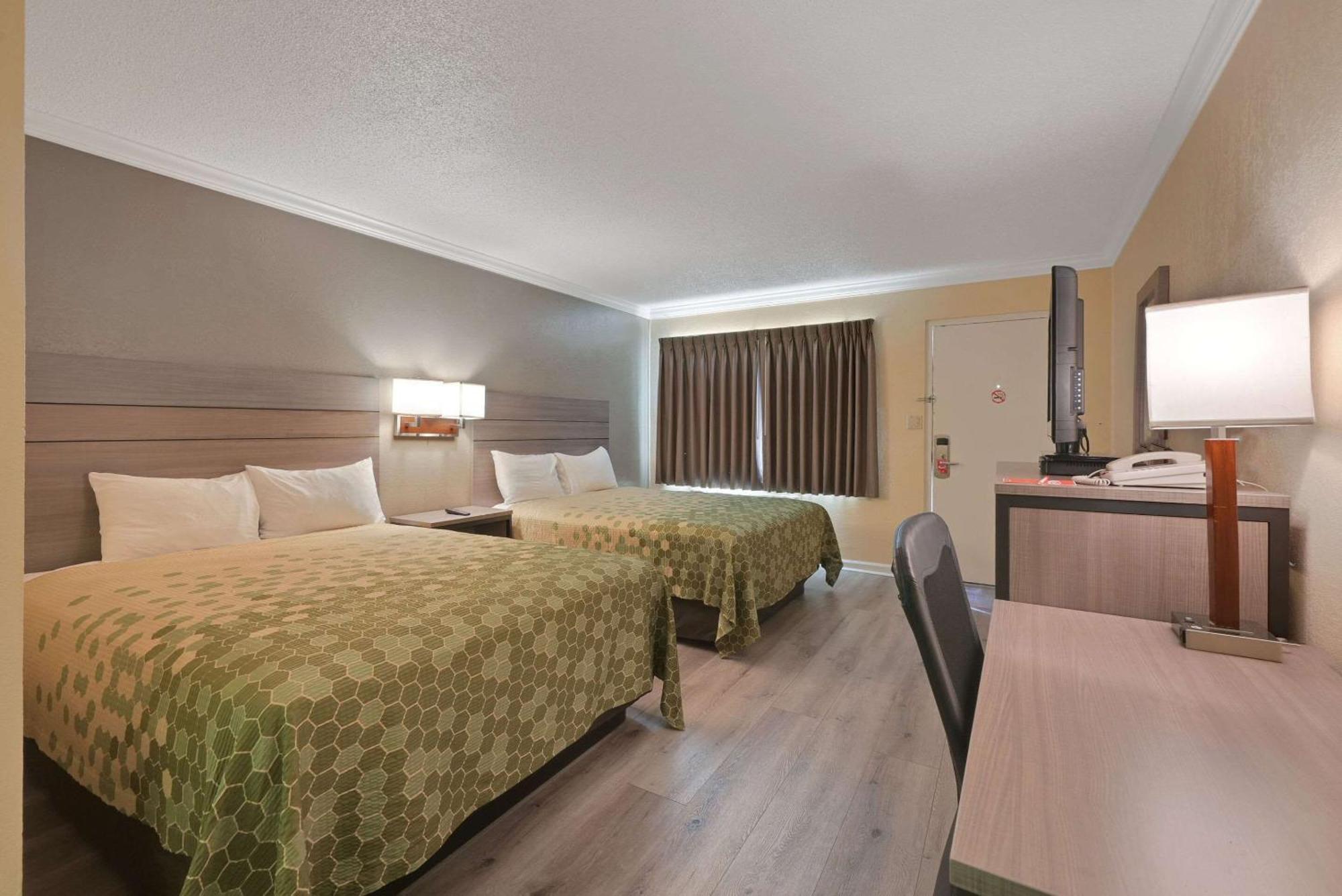 Econo Lodge Woodland Near I-5 Екстер'єр фото